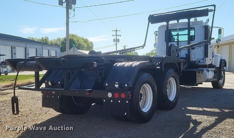 image for item EJ7951 2002 Mack Granite CV713 rollback truck