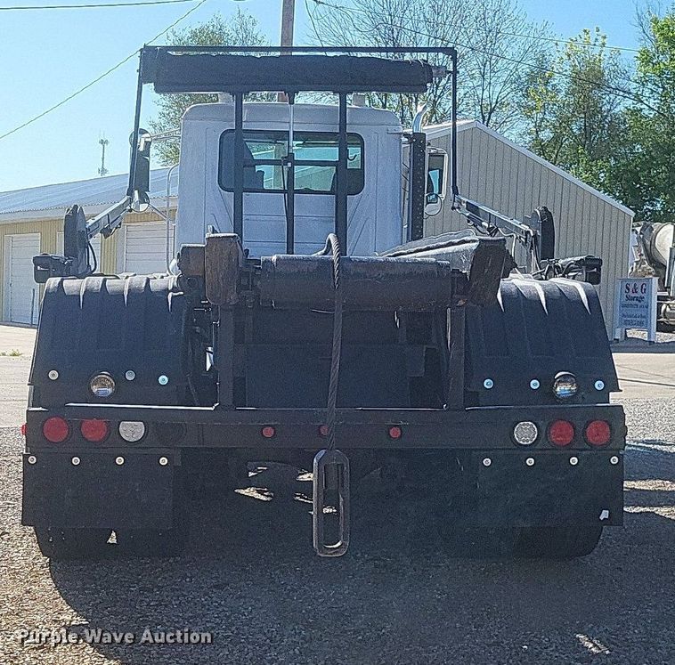image for item EJ7951 2002 Mack Granite CV713 rollback truck