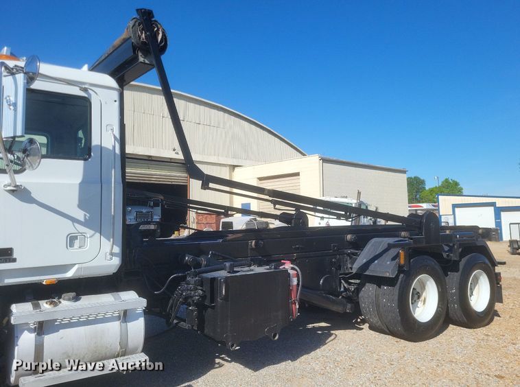 image for item EJ7951 2002 Mack Granite CV713 rollback truck