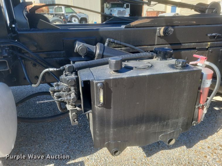 image for item EJ7951 2002 Mack Granite CV713 rollback truck