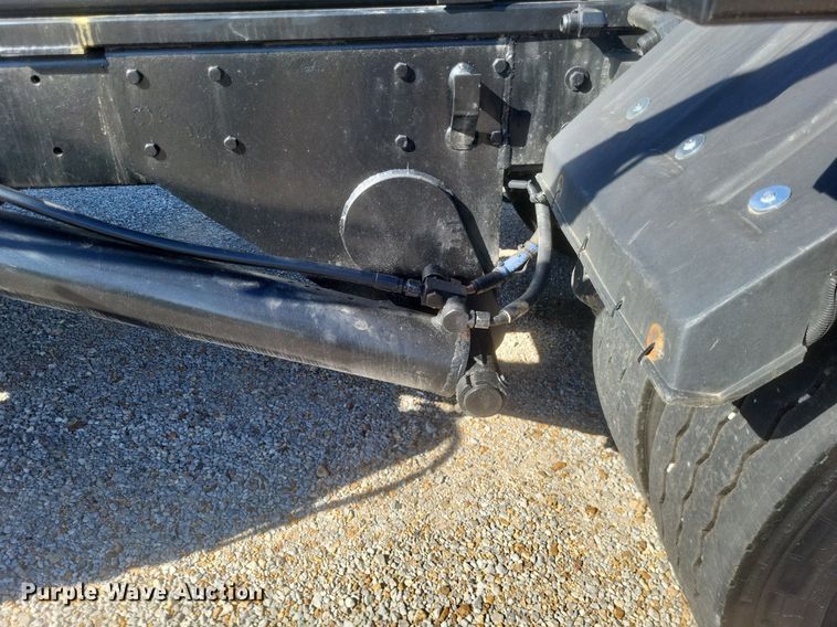 image for item EJ7951 2002 Mack Granite CV713 rollback truck