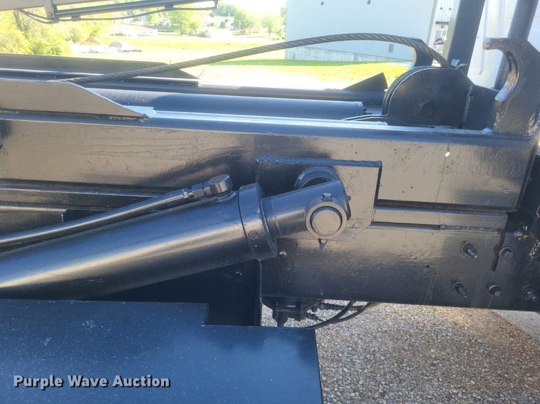 image for item EJ7951 2002 Mack Granite CV713 rollback truck