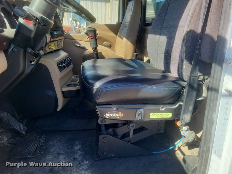 image for item EJ7951 2002 Mack Granite CV713 rollback truck