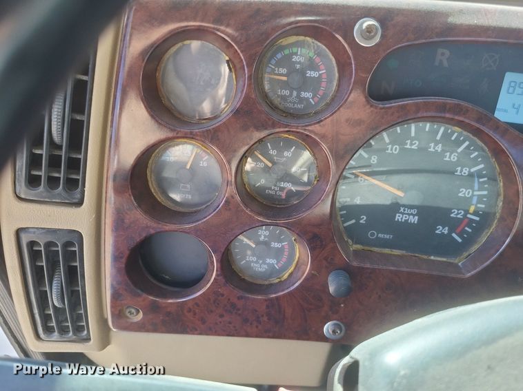 image for item EJ7951 2002 Mack Granite CV713 rollback truck