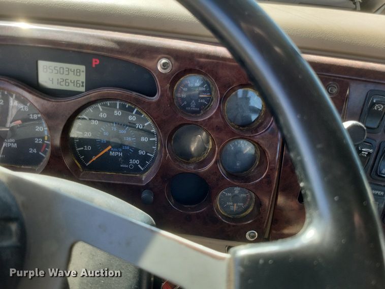 image for item EJ7951 2002 Mack Granite CV713 rollback truck