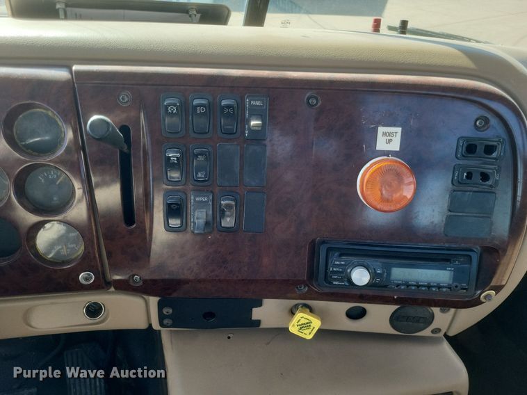 image for item EJ7951 2002 Mack Granite CV713 rollback truck