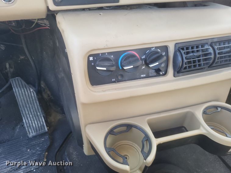 image for item EJ7951 2002 Mack Granite CV713 rollback truck