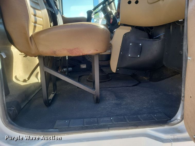 image for item EJ7951 2002 Mack Granite CV713 rollback truck