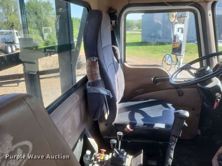 image for item EJ7951 2002 Mack Granite CV713 rollback truck