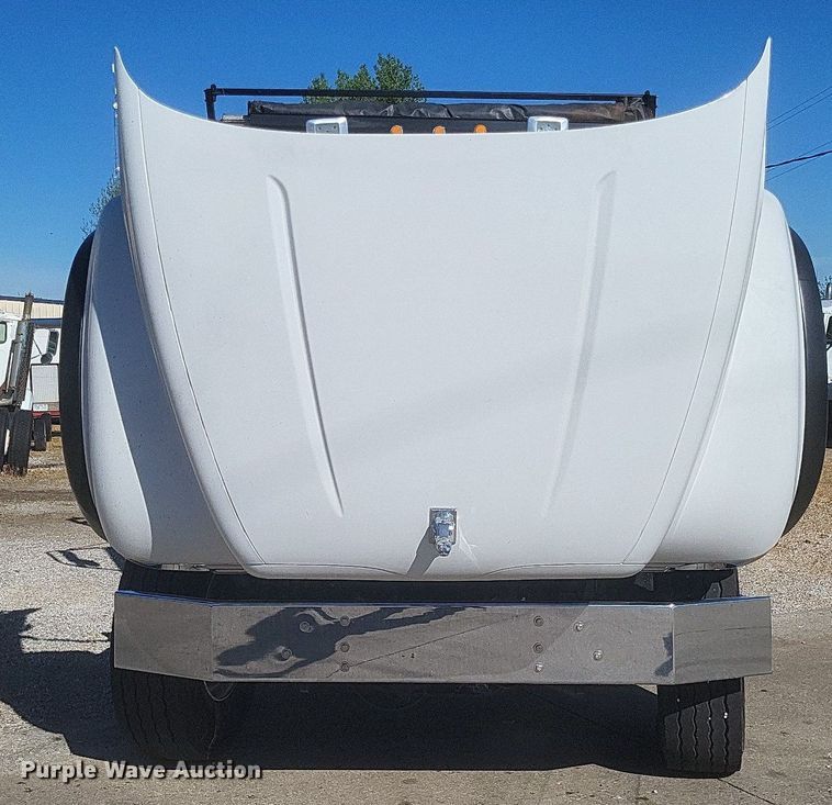 image for item EJ7951 2002 Mack Granite CV713 rollback truck