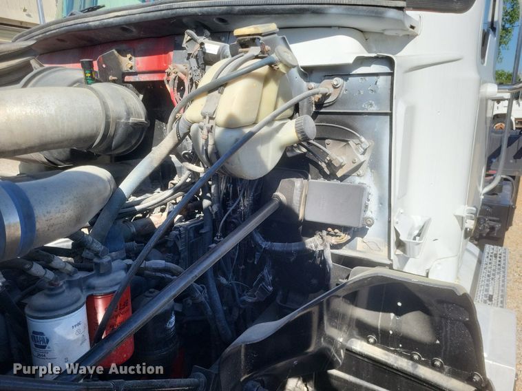 image for item EJ7951 2002 Mack Granite CV713 rollback truck