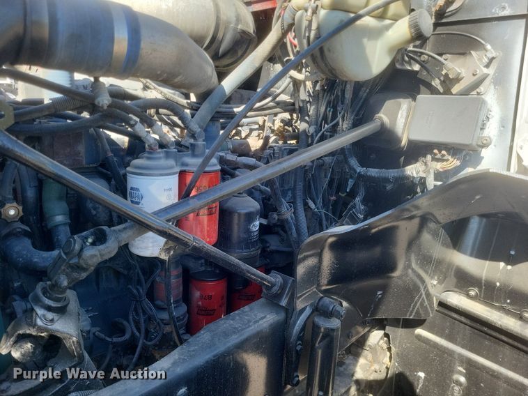 image for item EJ7951 2002 Mack Granite CV713 rollback truck