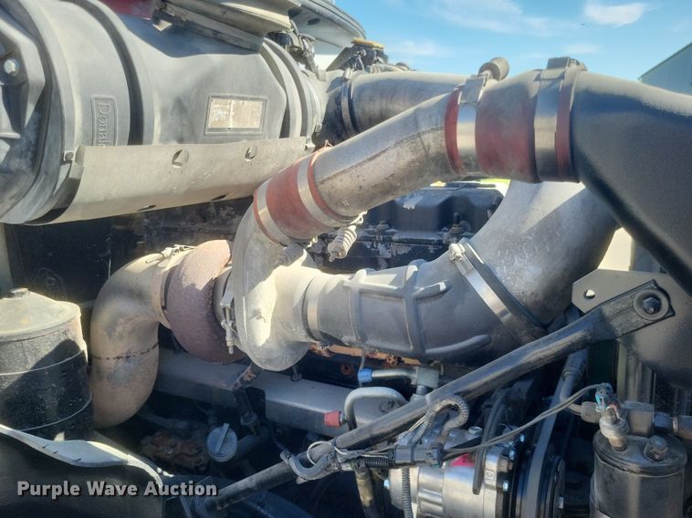 image for item EJ7951 2002 Mack Granite CV713 rollback truck