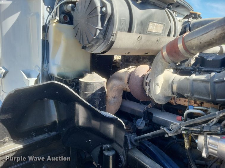 image for item EJ7951 2002 Mack Granite CV713 rollback truck