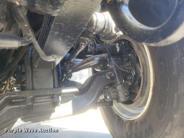 image for item EJ7951 2002 Mack Granite CV713 rollback truck