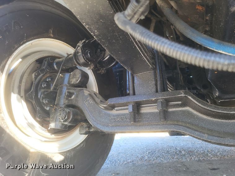 image for item EJ7951 2002 Mack Granite CV713 rollback truck