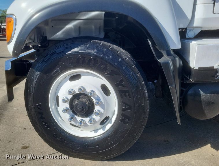 image for item EJ7951 2002 Mack Granite CV713 rollback truck