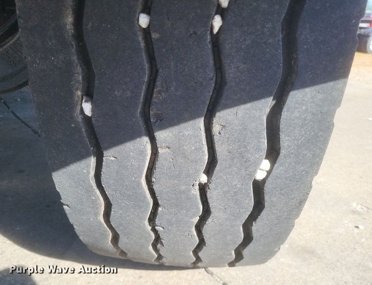 image for item EJ7951 2002 Mack Granite CV713 rollback truck