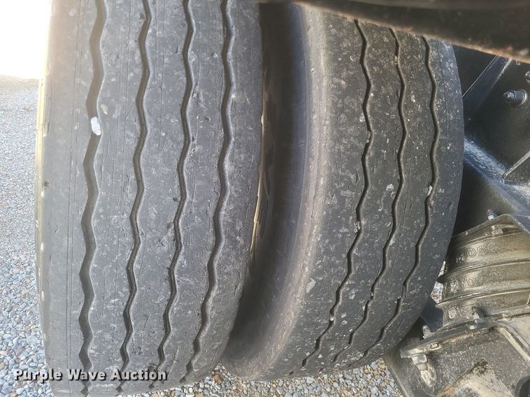 image for item EJ7951 2002 Mack Granite CV713 rollback truck