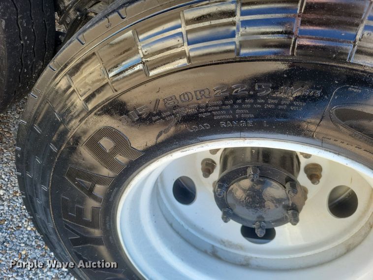 image for item EJ7951 2002 Mack Granite CV713 rollback truck