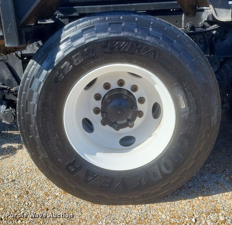 image for item EJ7951 2002 Mack Granite CV713 rollback truck