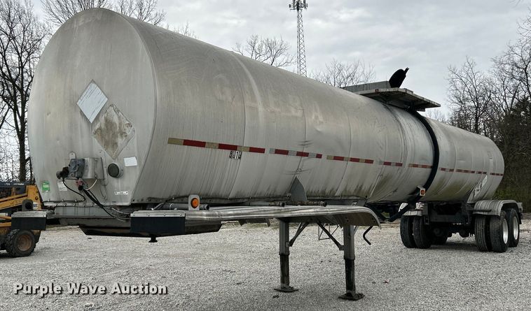 image for item EK4387 1992 Fruehauf tank trailer