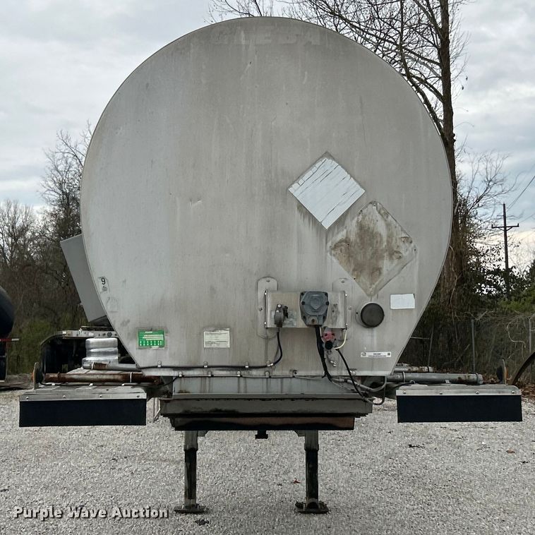 image for item EK4387 1992 Fruehauf tank trailer