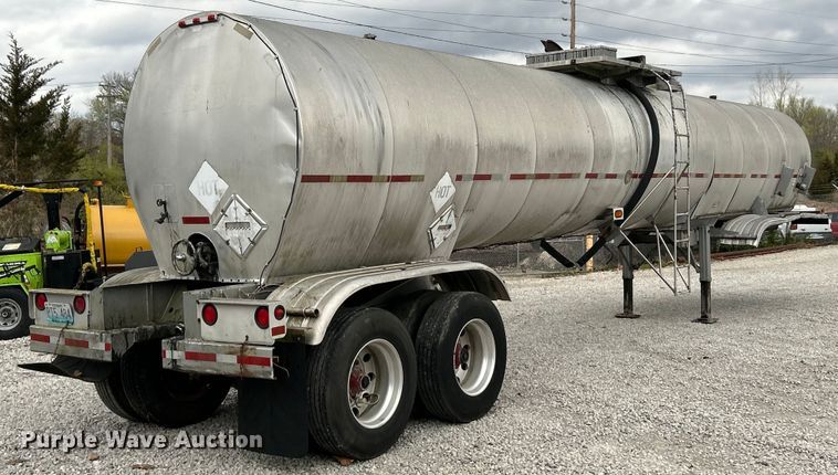 image for item EK4387 1992 Fruehauf tank trailer