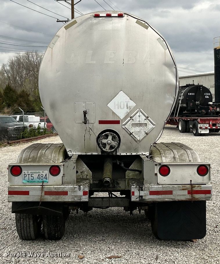 image for item EK4387 1992 Fruehauf tank trailer