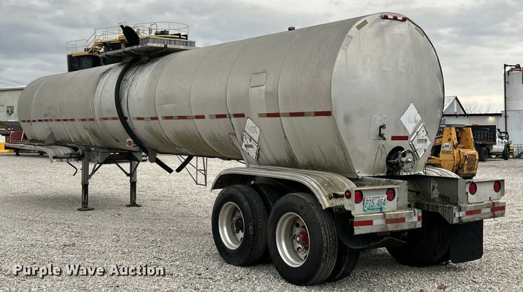 image for item EK4387 1992 Fruehauf tank trailer