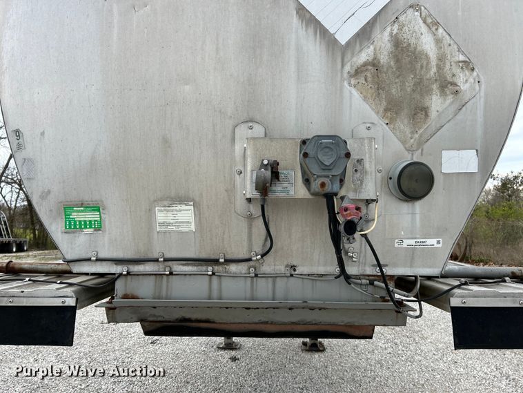 image for item EK4387 1992 Fruehauf tank trailer
