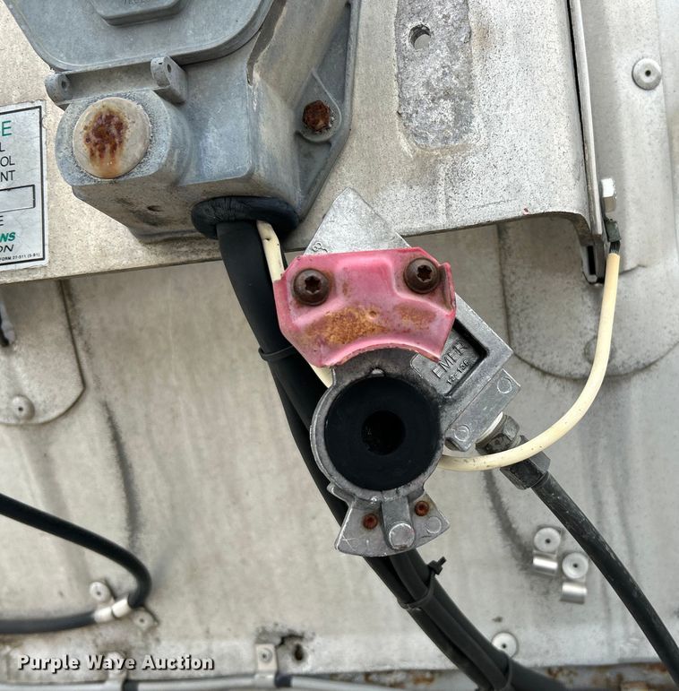 image for item EK4387 1992 Fruehauf tank trailer