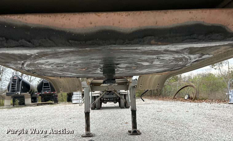 image for item EK4387 1992 Fruehauf tank trailer