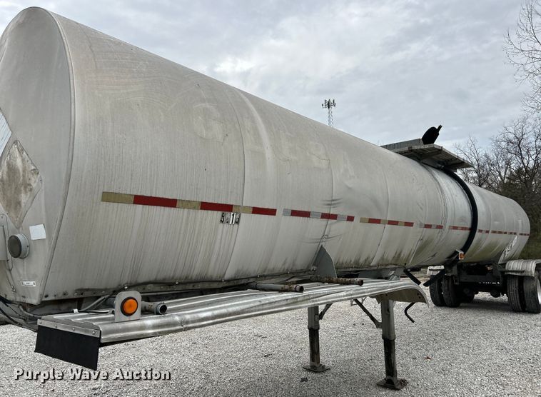 image for item EK4387 1992 Fruehauf tank trailer