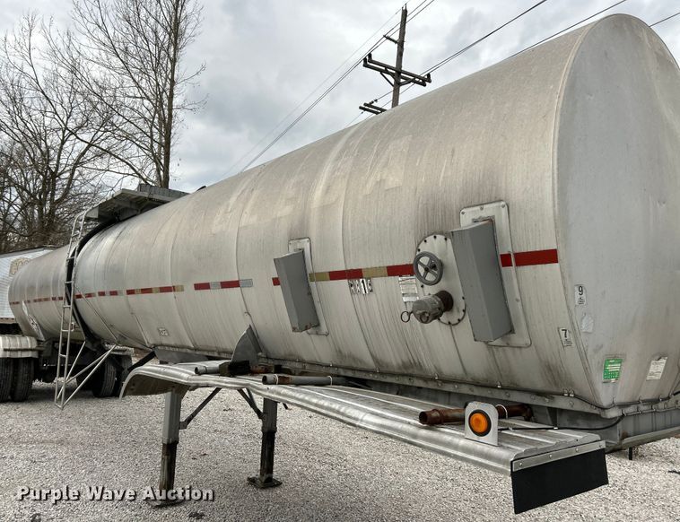 image for item EK4387 1992 Fruehauf tank trailer