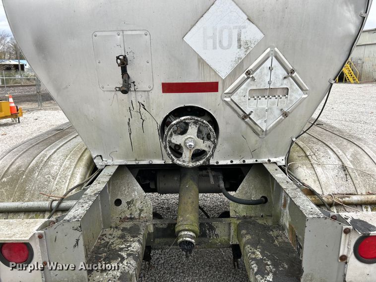 image for item EK4387 1992 Fruehauf tank trailer