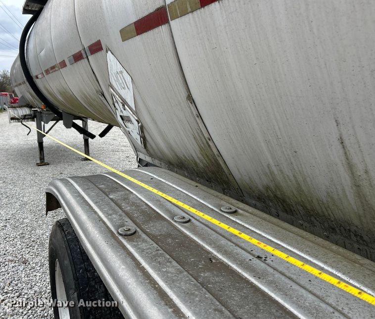 image for item EK4387 1992 Fruehauf tank trailer