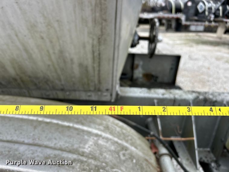 image for item EK4387 1992 Fruehauf tank trailer