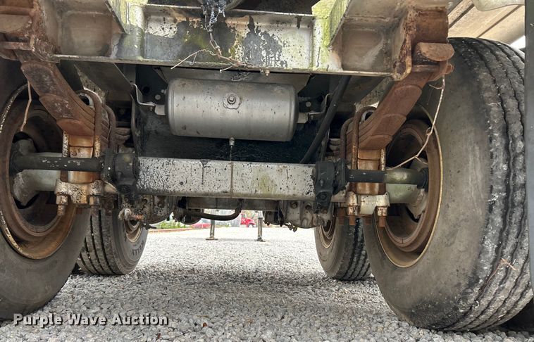 image for item EK4387 1992 Fruehauf tank trailer