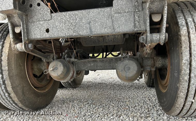 image for item EK4387 1992 Fruehauf tank trailer