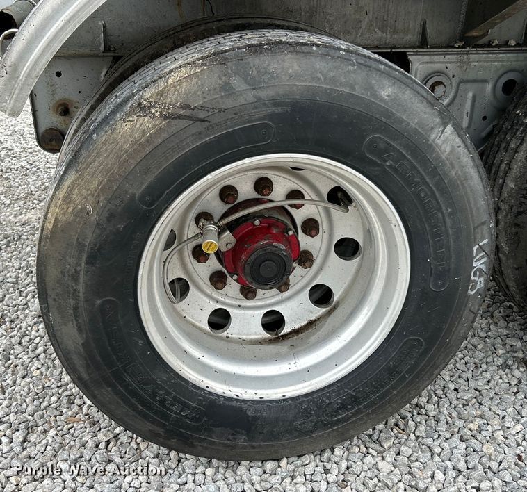 image for item EK4387 1992 Fruehauf tank trailer