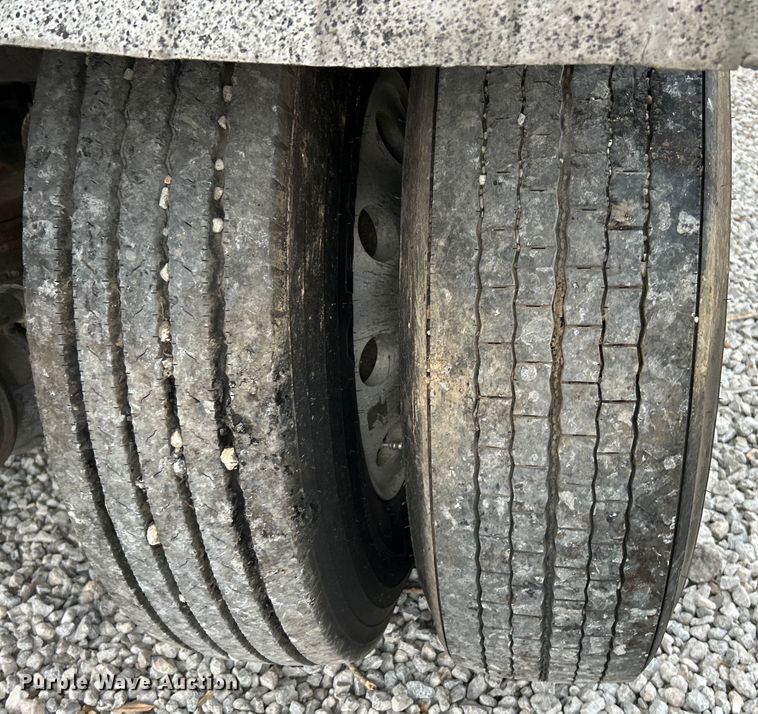 image for item EK4387 1992 Fruehauf tank trailer