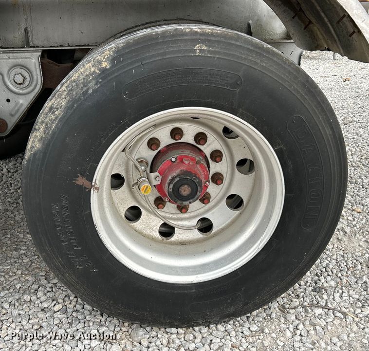 image for item EK4387 1992 Fruehauf tank trailer