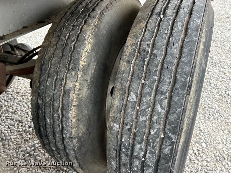 image for item EK4387 1992 Fruehauf tank trailer