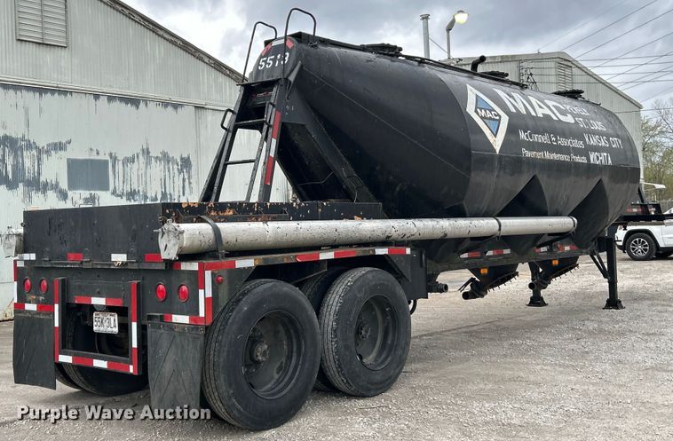 image for item EK4388 1967 Fruehauf pneumatic dry bulk trailer