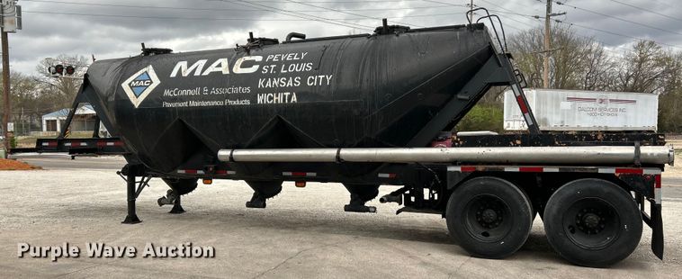 image for item EK4388 1967 Fruehauf pneumatic dry bulk trailer