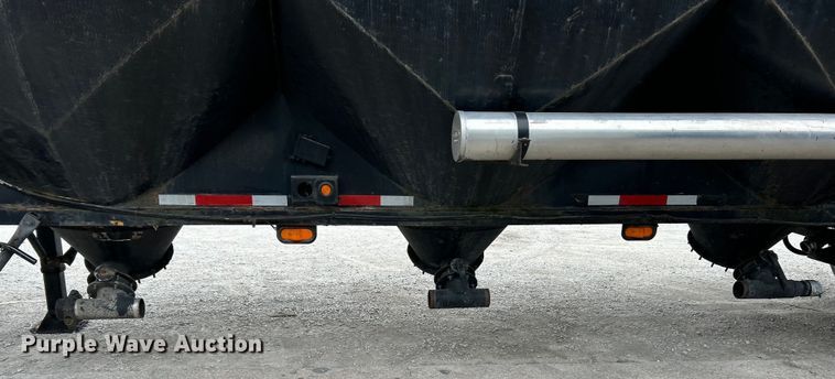 image for item EK4388 1967 Fruehauf pneumatic dry bulk trailer