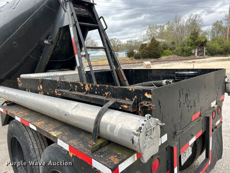 image for item EK4388 1967 Fruehauf pneumatic dry bulk trailer