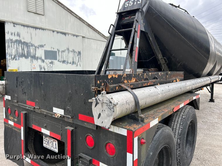 image for item EK4388 1967 Fruehauf pneumatic dry bulk trailer