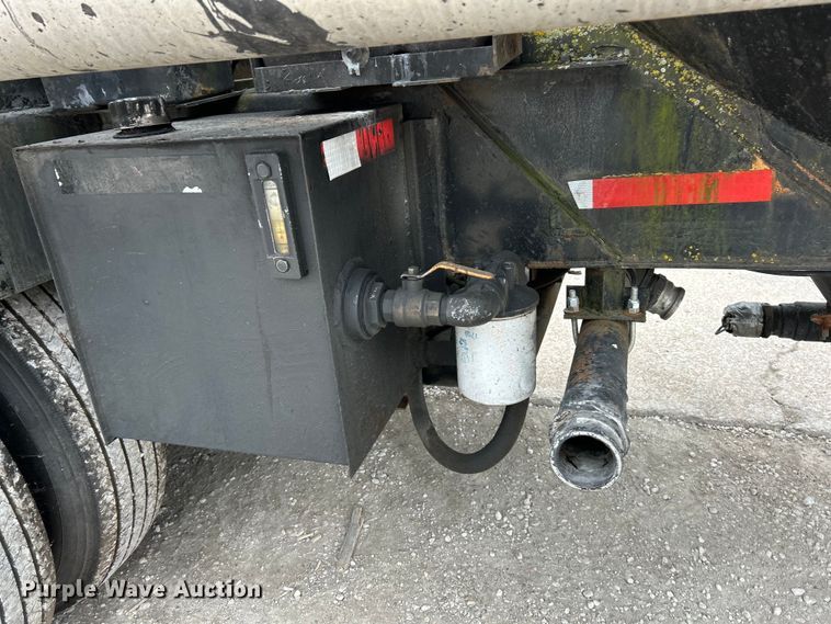 image for item EK4388 1967 Fruehauf pneumatic dry bulk trailer